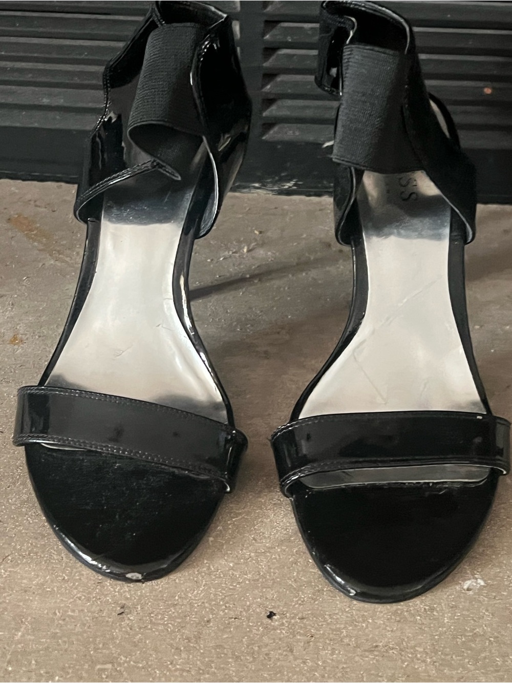 Guess Black Patent Strappy Women's Sandals size 6
